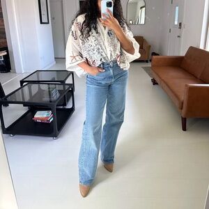 A&F The 90s Relaxed Jean High Rise Light Wash - 33/16 Regular Curve Love